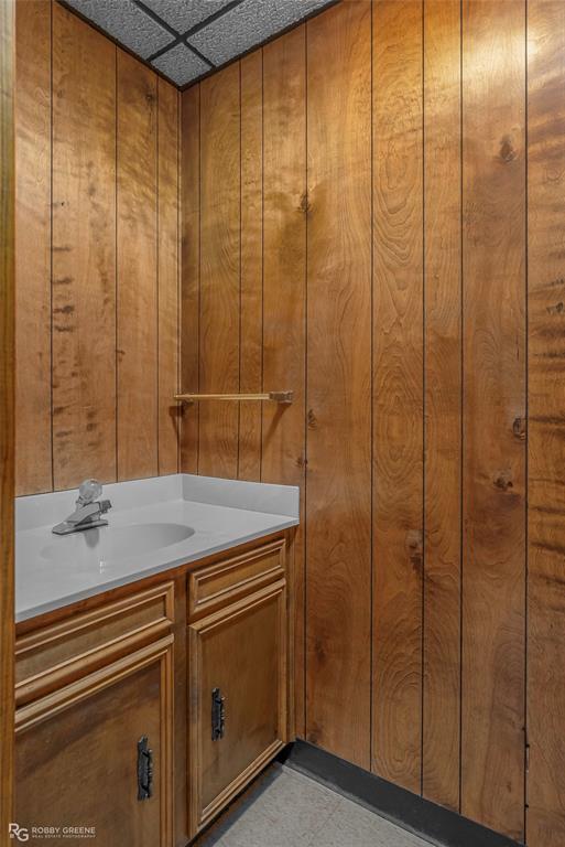 3073 Risinger Drive Shreveport, LA 71119 - Photo 36 of 39 a bathroom with a granite countertop sink and a mirror