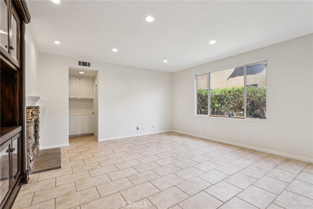 612 South Halliday Street Anaheim, CA 92804 - Photo 5 of 54