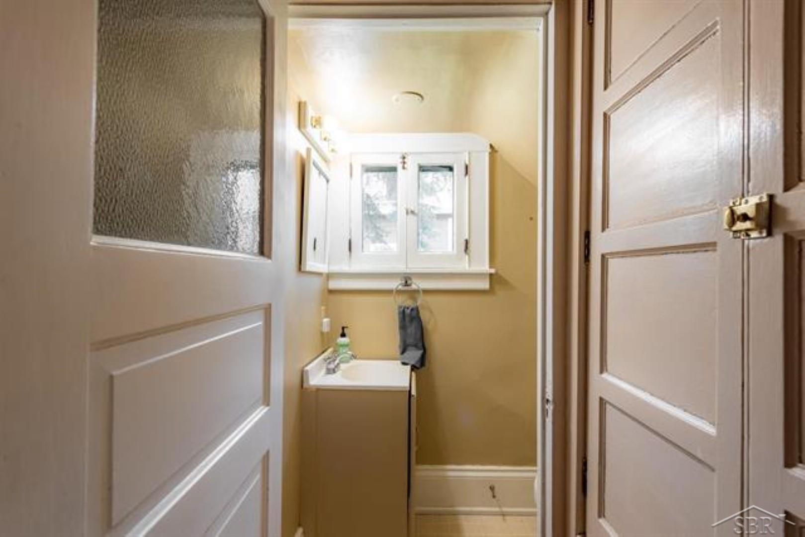 2152 6th Street Bay City, MI 48708 - Photo 11 of 46 50174004-55b5923d-4cf7-4eb4-aa24-70d0884445a0.JPG