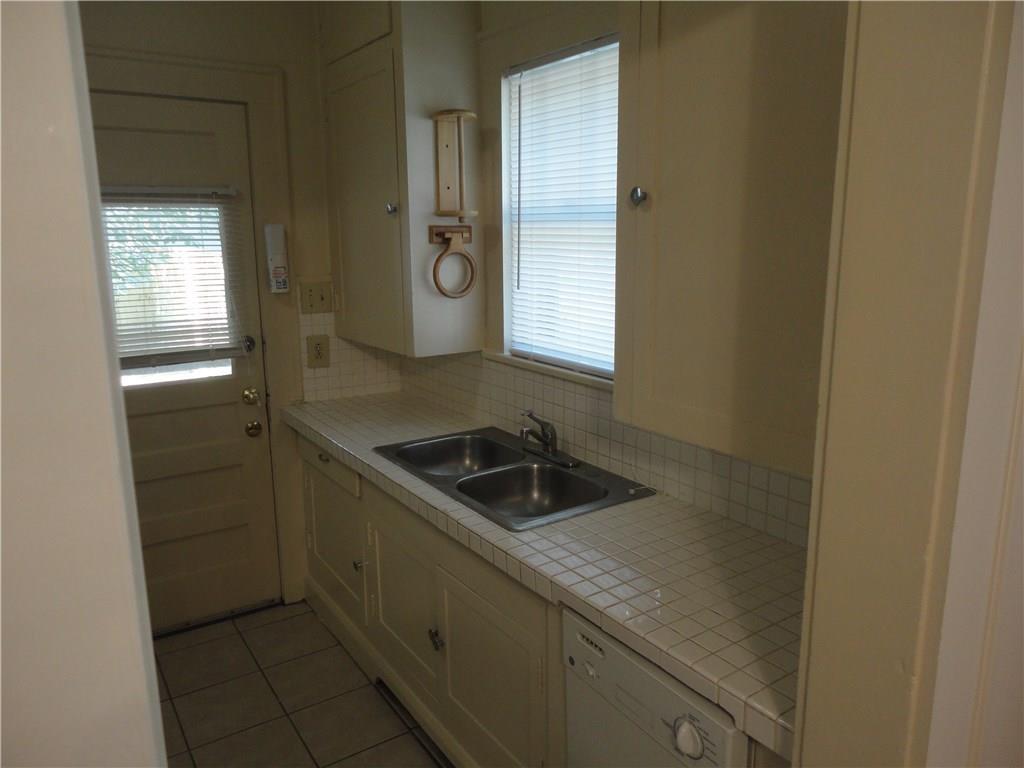 707 Graham Place Austin, TX 78705 - Photo 10 of 17