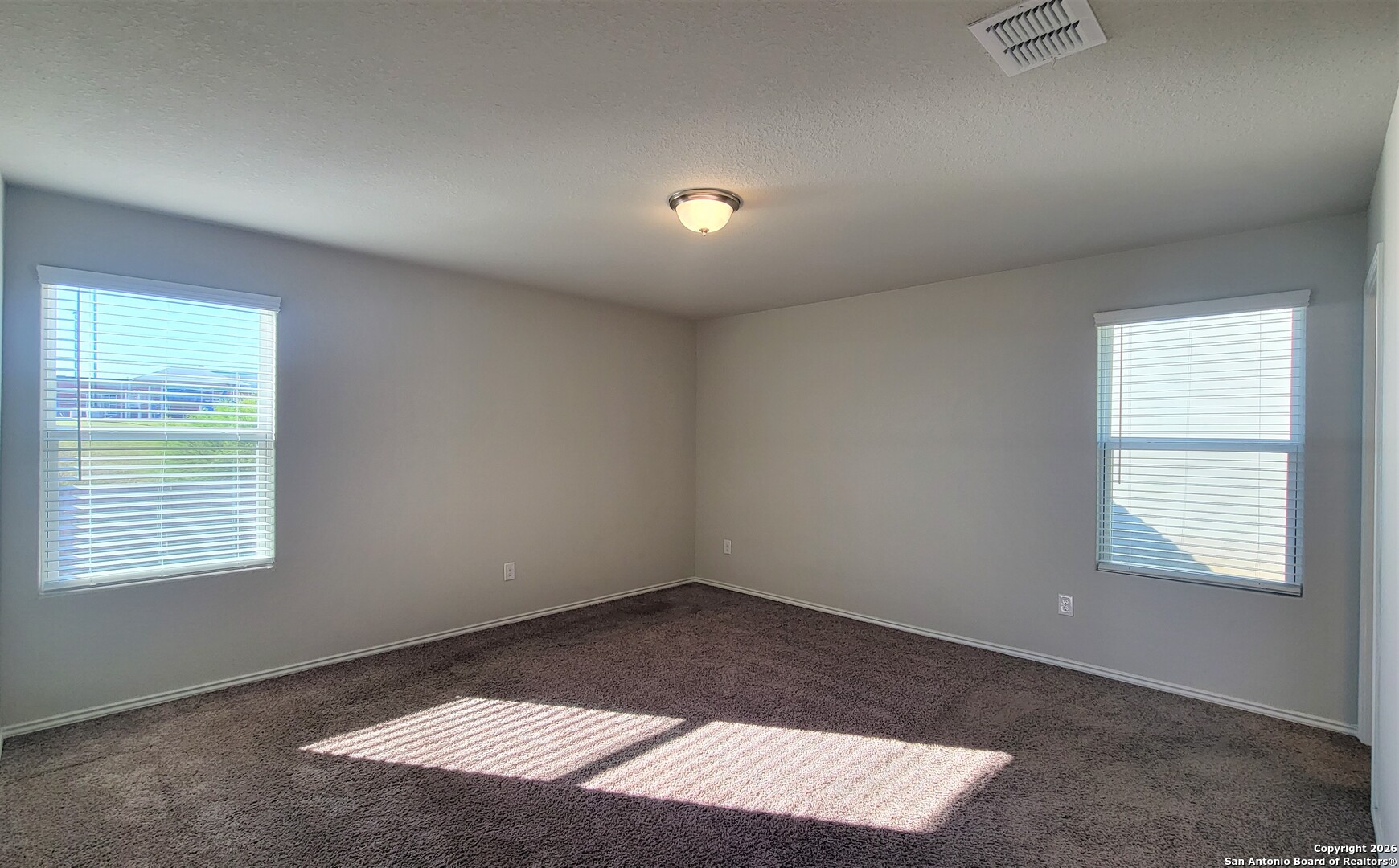 7136 Quarter Moon Converse, TX 78109 - Photo 8 of 22 an empty room with windows