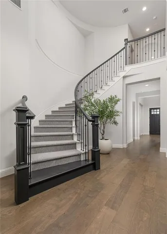 a view of entryway and hall