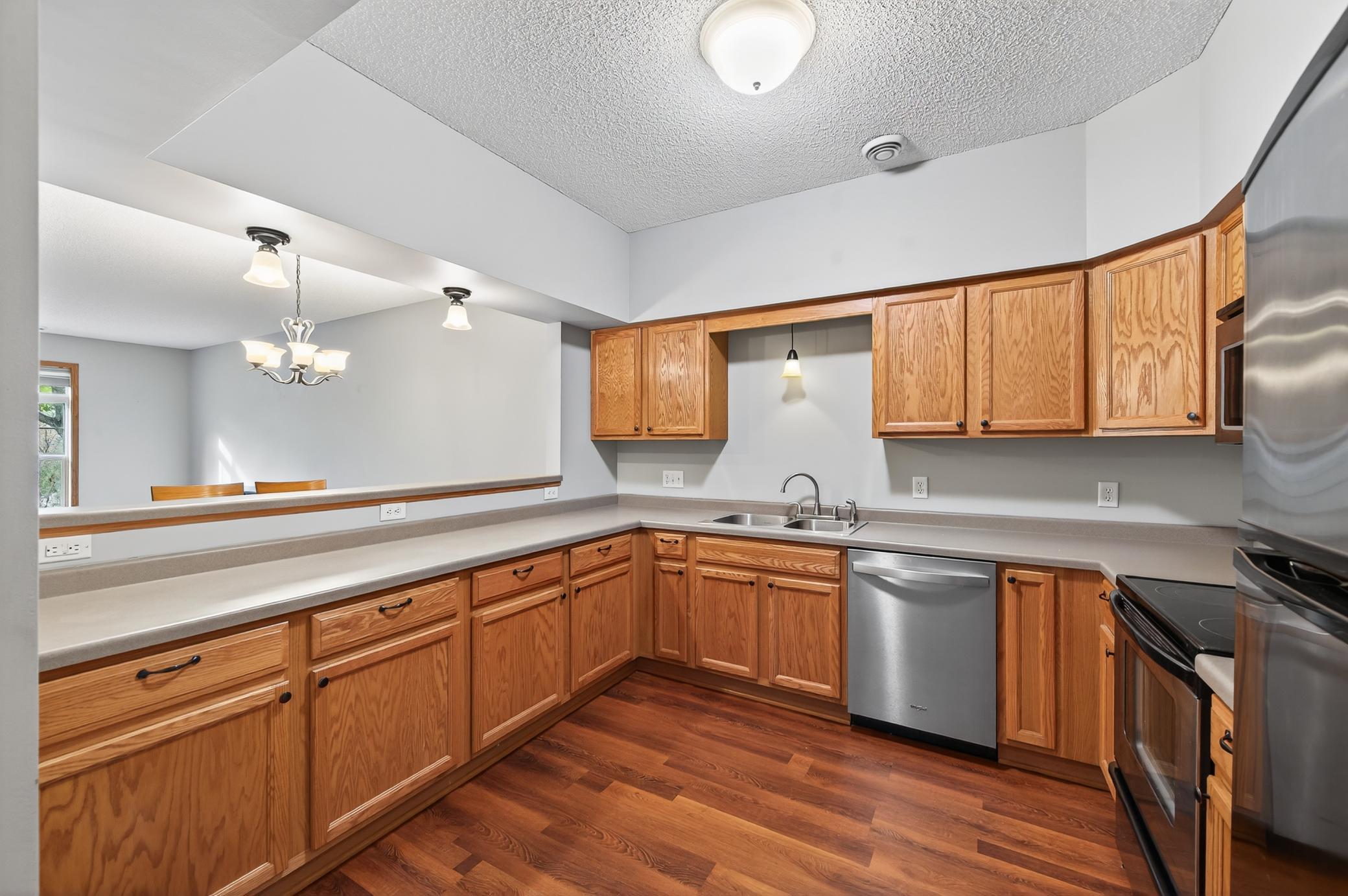 1099 Barclay Street St. Paul, MN 55106 - Photo 8 of 28