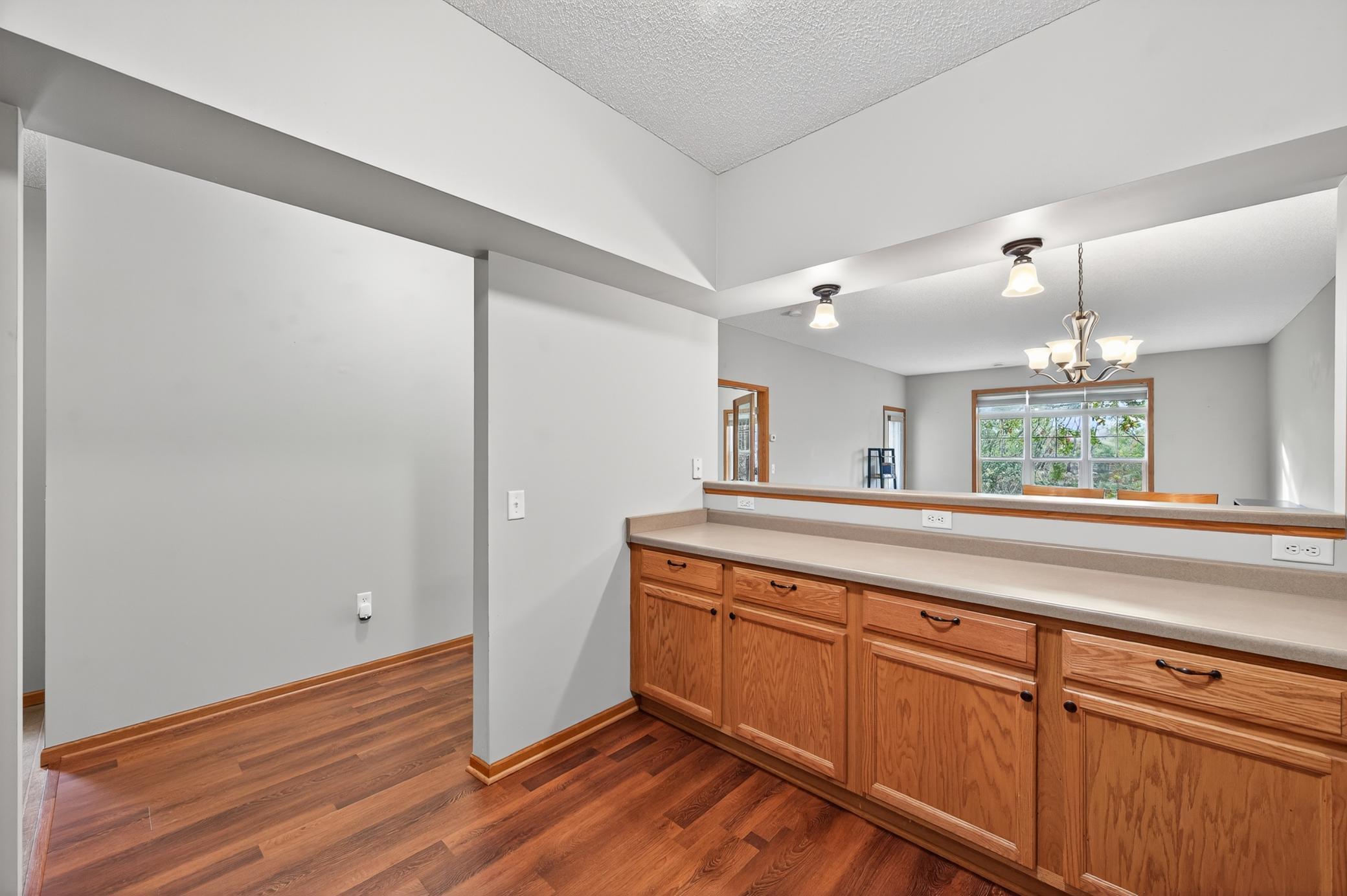 1099 Barclay Street St. Paul, MN 55106 - Photo 10 of 28
