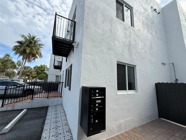 $3,200 | 1786 Southwest 9th Street, Unit 4, Miami, FL 33135