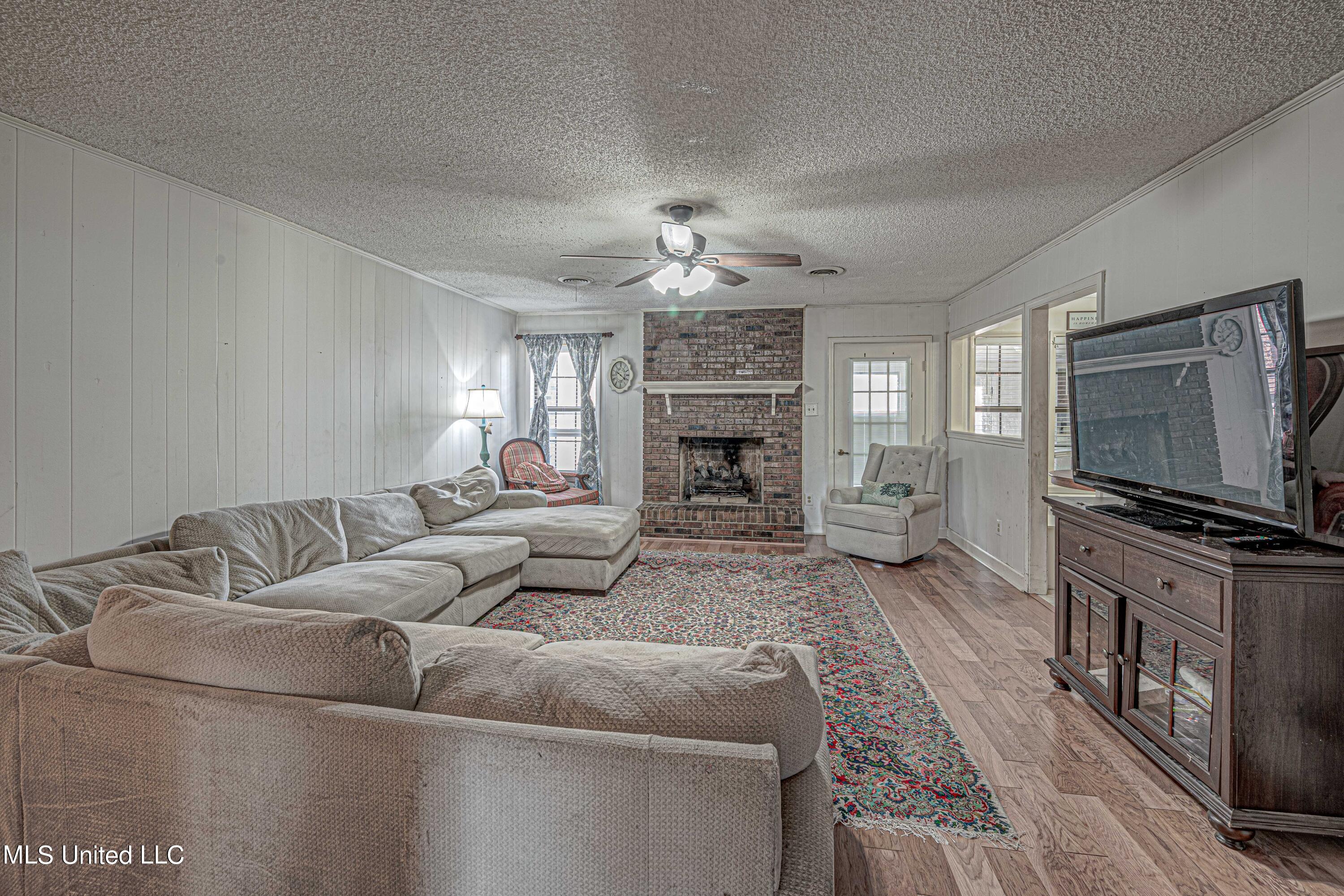 9900 Quail Road Olive Branch, MS 38654 - Photo 8 of 20 Living room-2 (2)