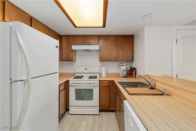 $128,000 | 3730 Desert Marina Drive, Unit 17, Laughlin, NV 89029