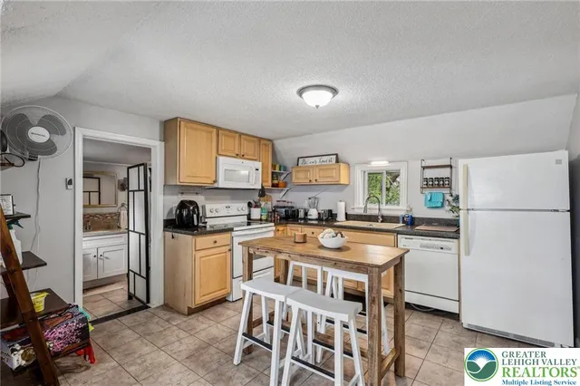 $1,700 | 3203 Washington Street, Bethlehem, PA 18020