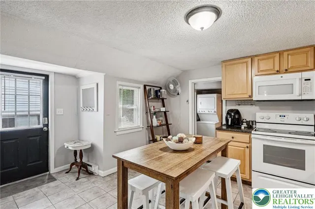 $1,700 | 3203 Washington Street, Bethlehem, PA 18020