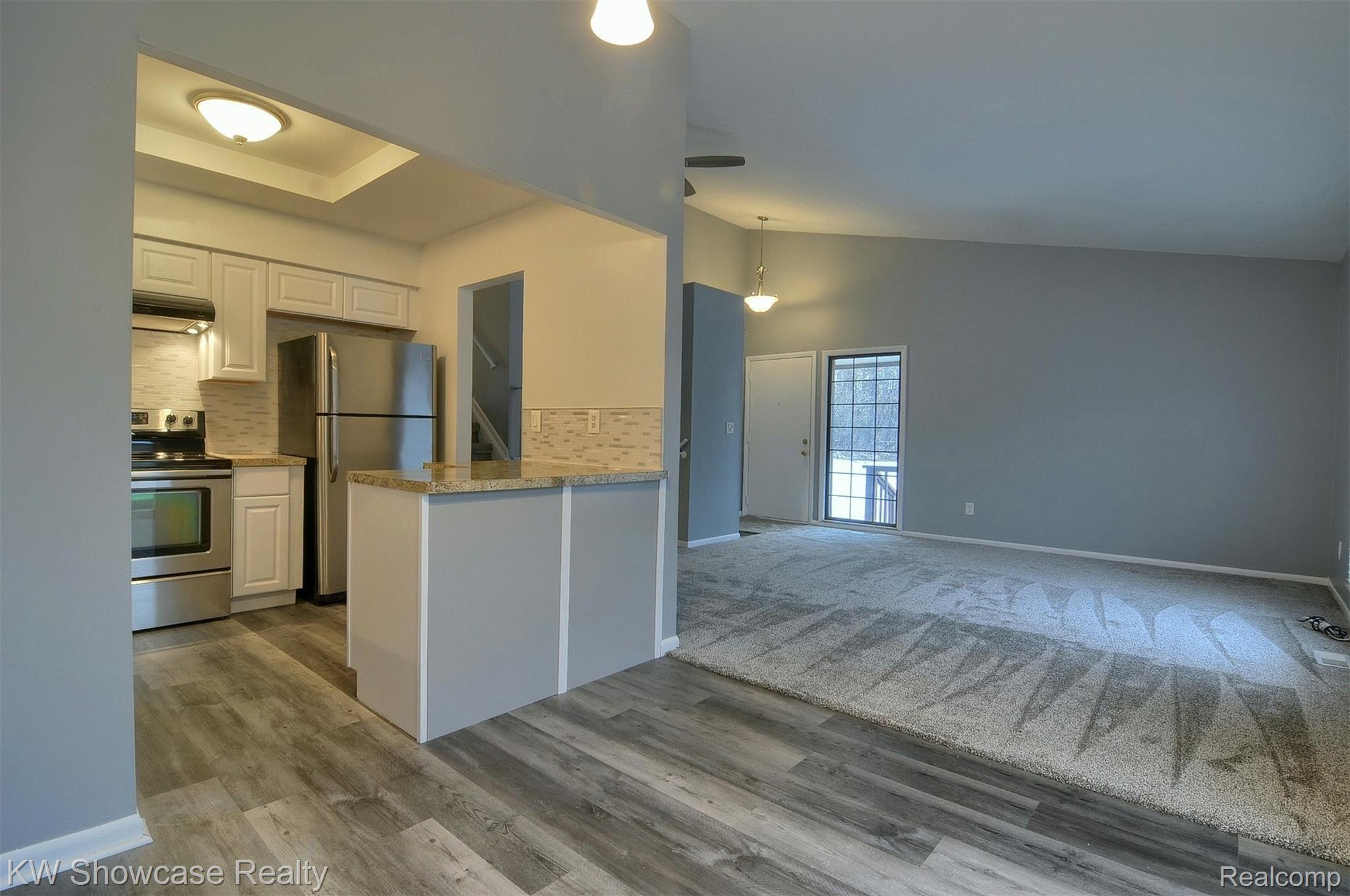 897 Lafayette Court Rochester, MI 48307 - Photo 13 of 34 11-Dining Room 2nd View.jpg