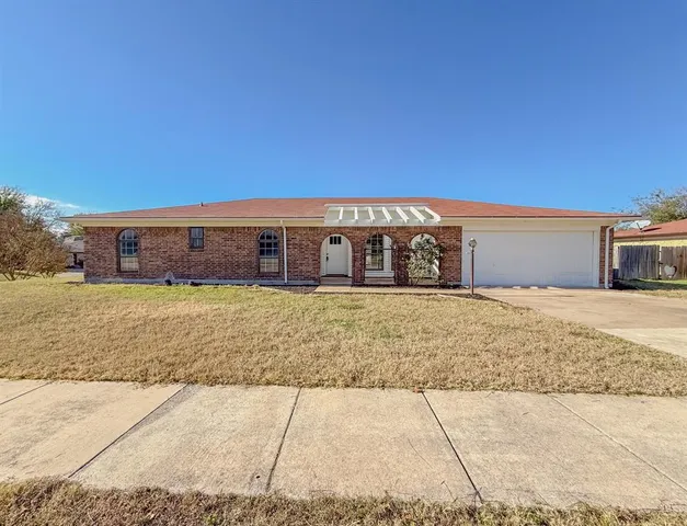 $299,900 | 6320 Arthur Drive, Edgecliff Village, TX 76134