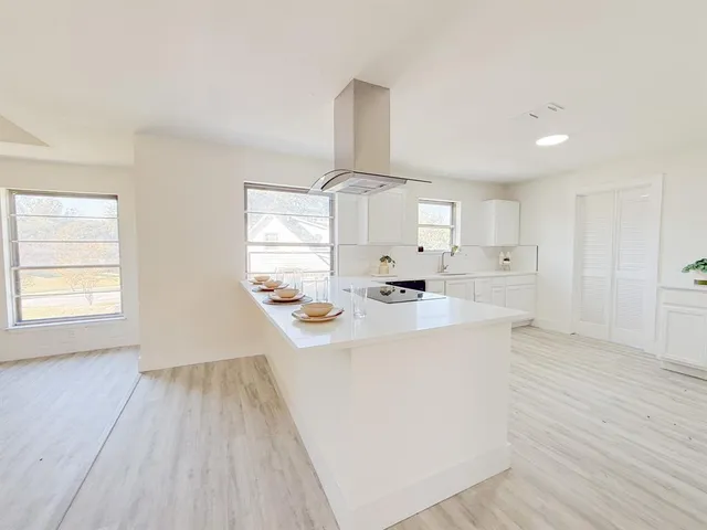 $299,900 | 6320 Arthur Drive, Edgecliff Village, TX 76134