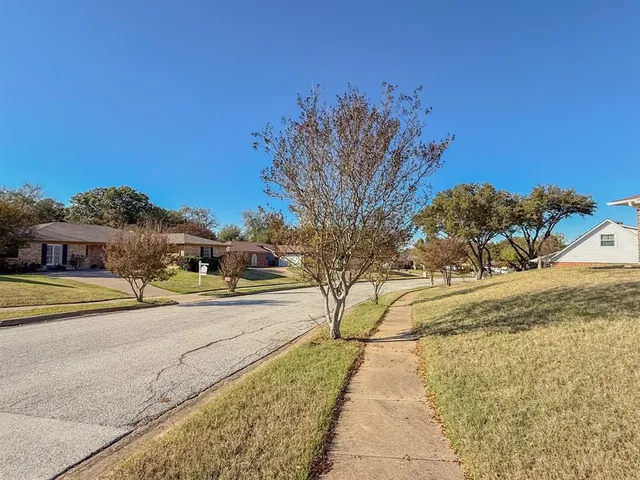 $299,900 | 6320 Arthur Drive, Edgecliff Village, TX 76134