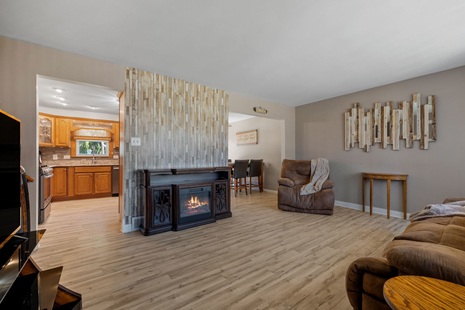 6617 106th Place Chicago Ridge, IL 60415 - Photo 3 of 19 Gallery Image 3
