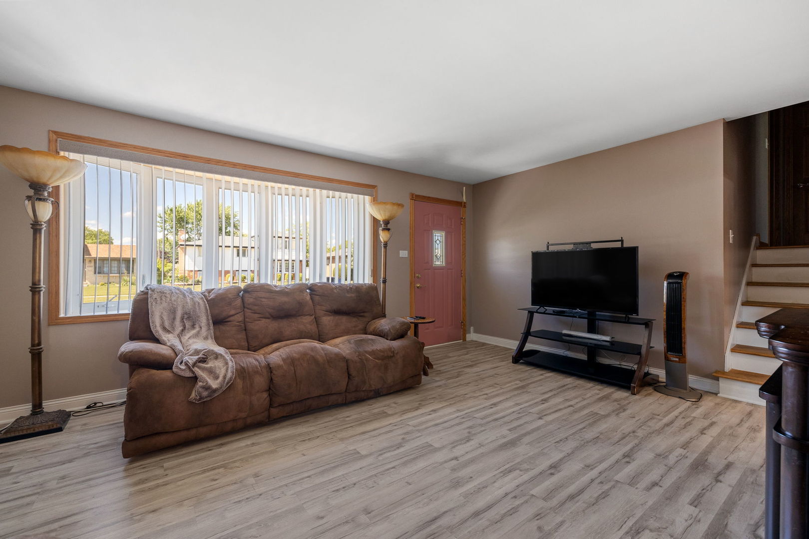 6617 106th Place Chicago Ridge, IL 60415 - Photo 4 of 19 Gallery Image 4