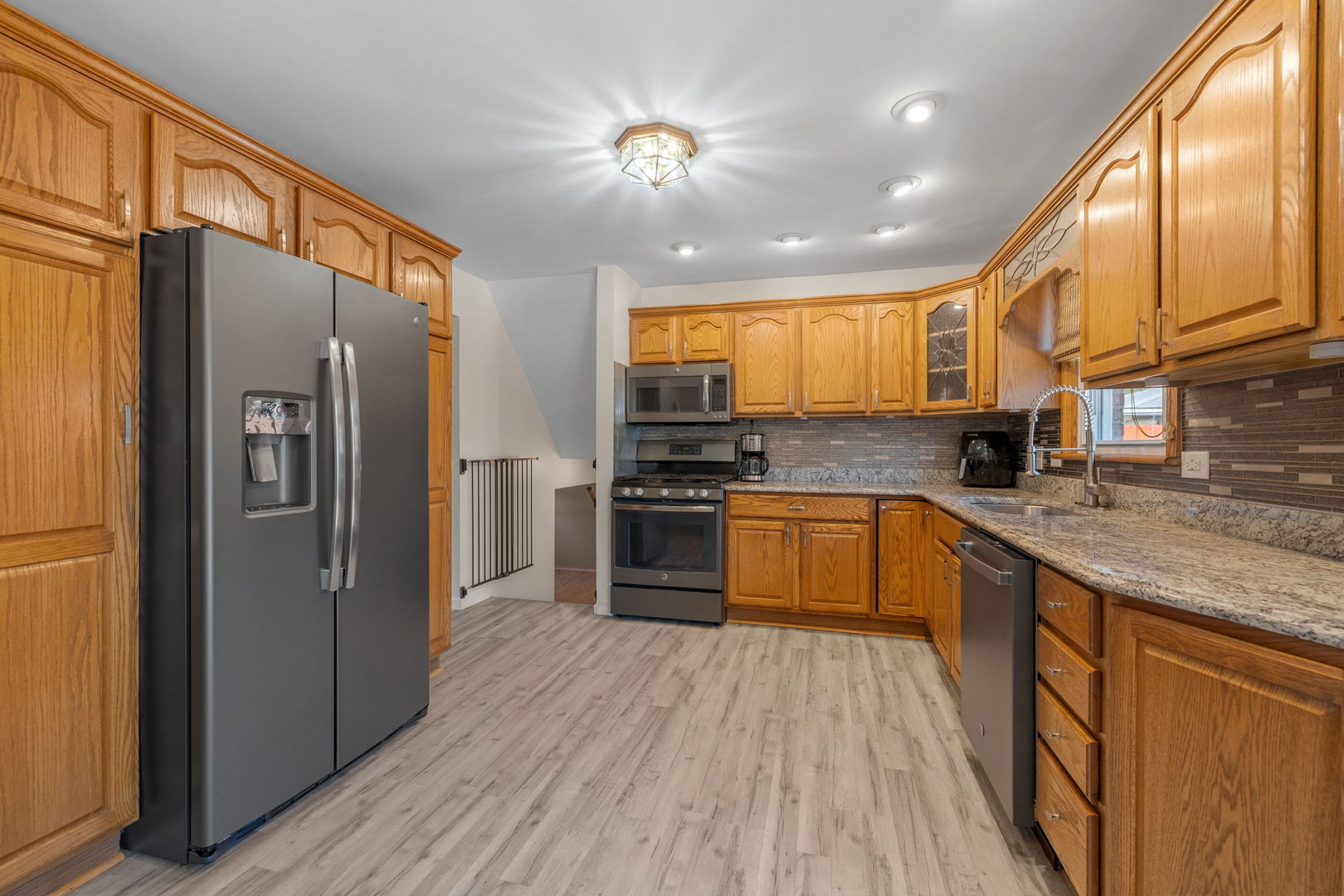 6617 106th Place Chicago Ridge, IL 60415 - Photo 7 of 19 Gallery Image 7