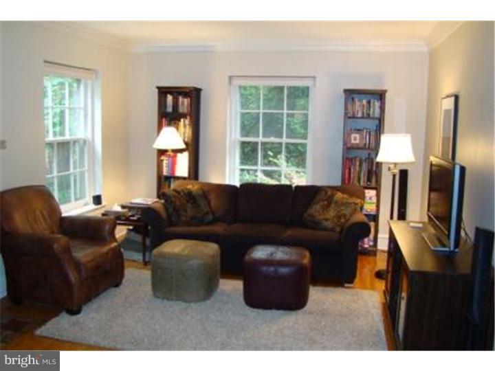 204 Hewett Road Wyncote, PA 19095 - Photo 4 of 25 Living Room