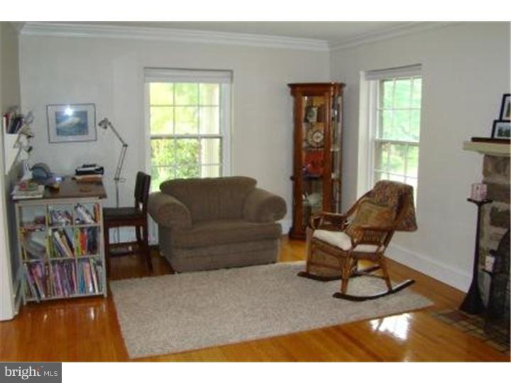 204 Hewett Road Wyncote, PA 19095 - Photo 5 of 25 Living Room