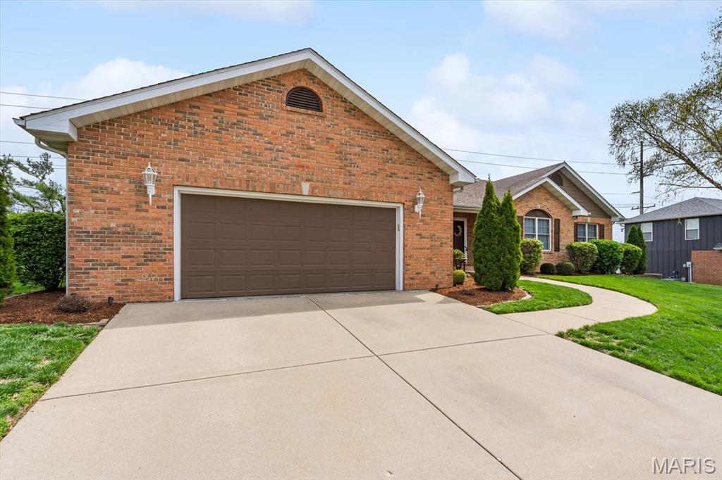 108 Calypso Drive Belleville, IL 62221 - Photo 3 of 59