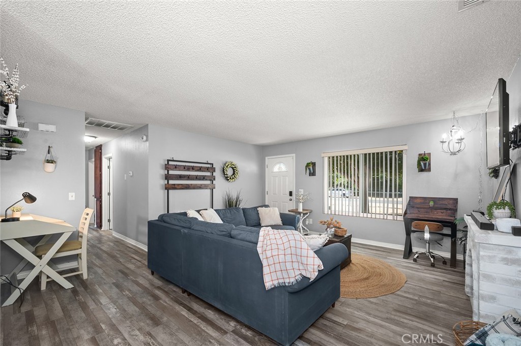 12827 Tamiani Road Apple Valley, CA 92308 - Photo 11 of 46