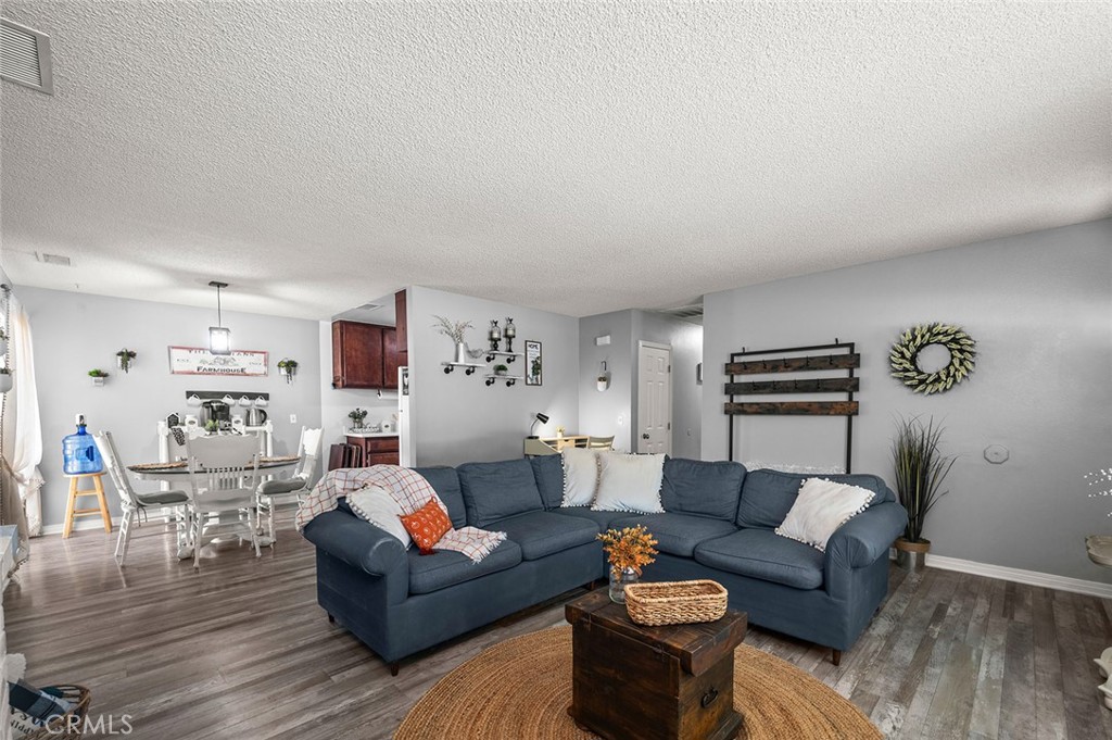 12827 Tamiani Road Apple Valley, CA 92308 - Photo 12 of 46