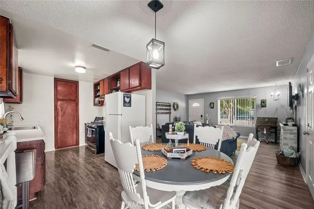 $389,999 | 12827 Tamiani Road, Apple Valley, CA 92308