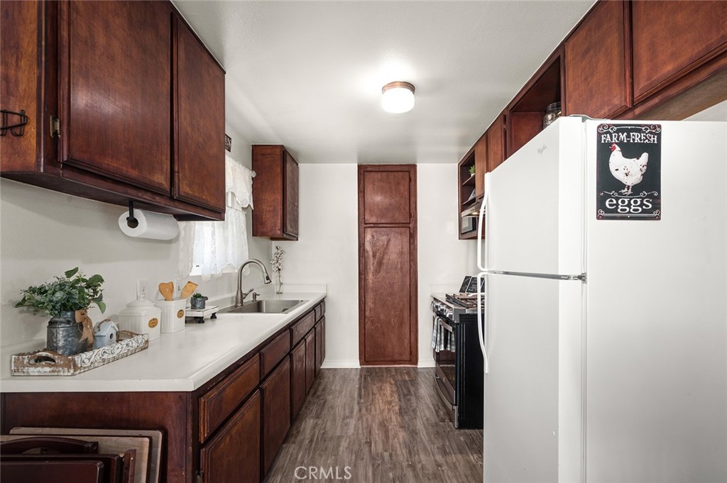 12827 Tamiani Road Apple Valley, CA 92308 - Photo 15 of 46