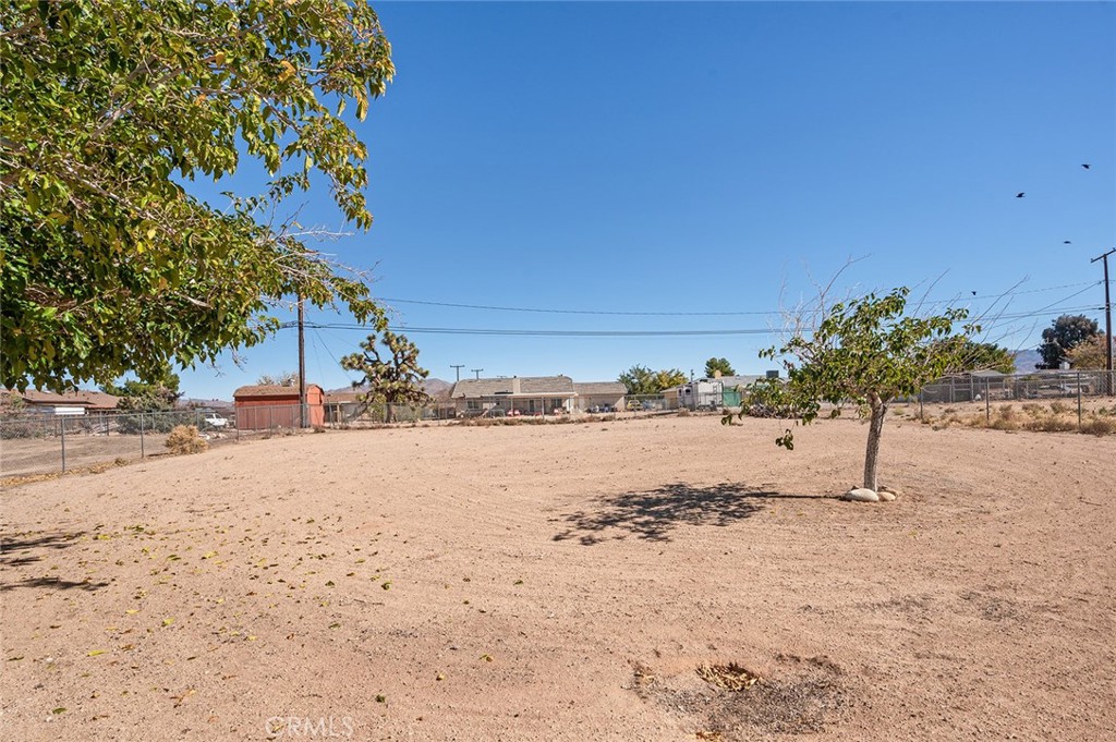 12827 Tamiani Road Apple Valley, CA 92308 - Photo 33 of 46