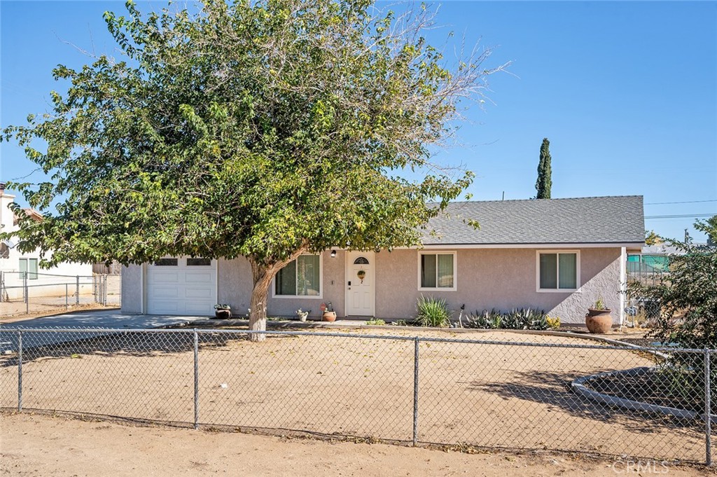 12827 Tamiani Road Apple Valley, CA 92308 - Photo 4 of 46