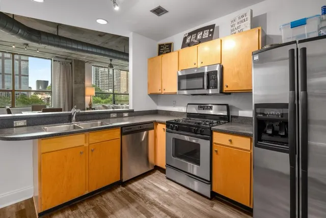 $359,900 | 115 West Peachtree Place Northwest, Unit 615, Atlanta, GA 30313