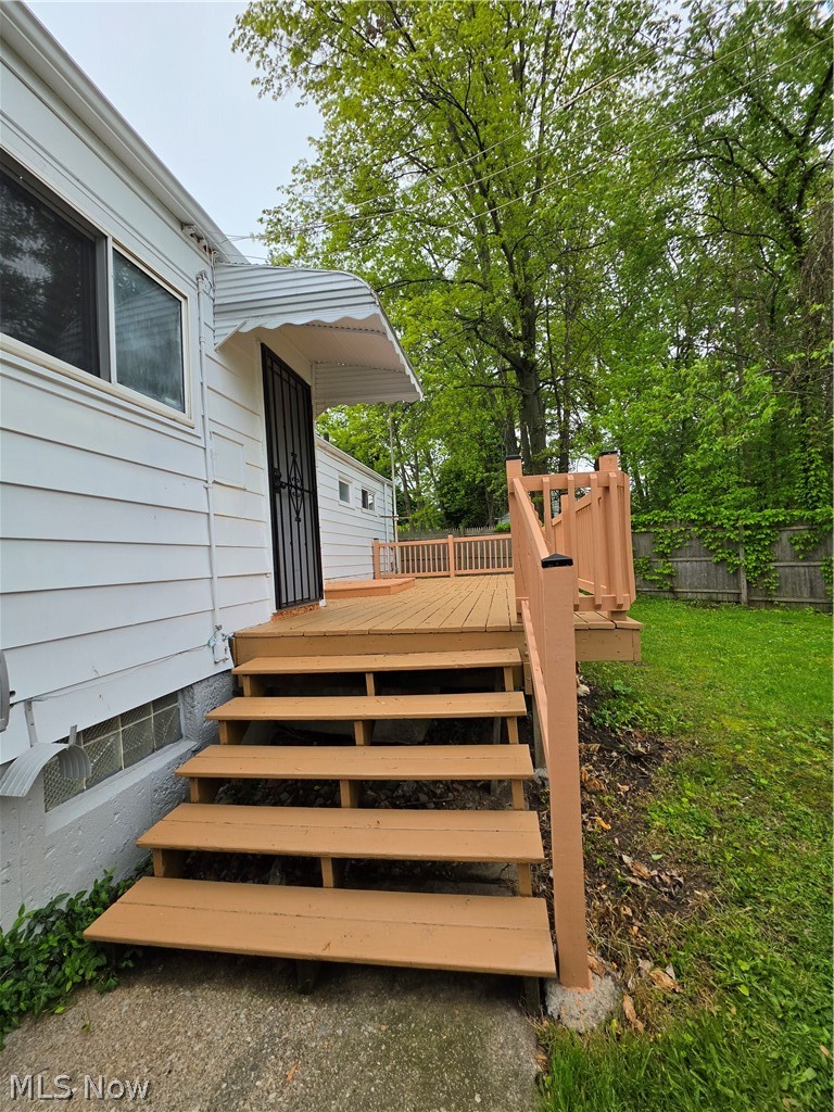 1925 Ridgehill Road Cleveland, OH 44121 - Photo 5 of 30