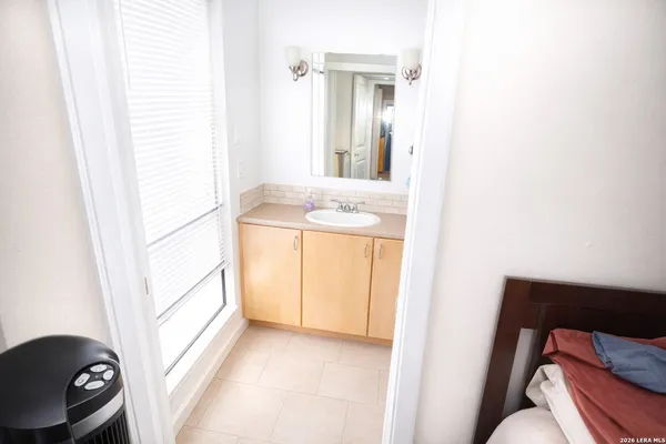 $1,350 | 8642 Fredericksburg Road, Unit 406, San Antonio, TX 78240