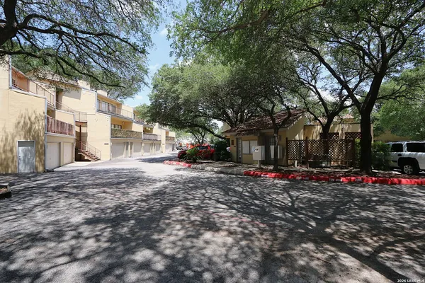 $1,350 | 8642 Fredericksburg Road, Unit 406, San Antonio, TX 78240