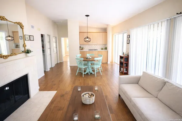 $1,350 | 8642 Fredericksburg Road, Unit 406, San Antonio, TX 78240