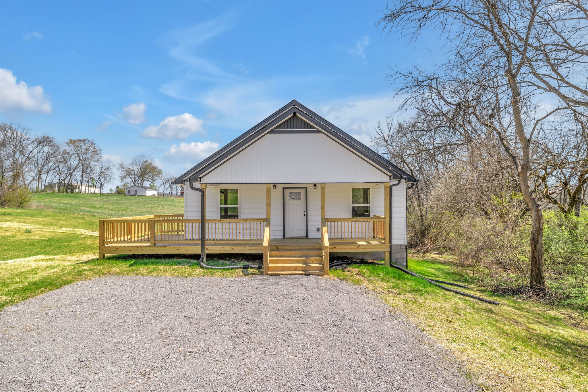 127 Lock 6 Road Hartsville, TN 37074 - Photo 2 of 35 a front view of house with yard and green space