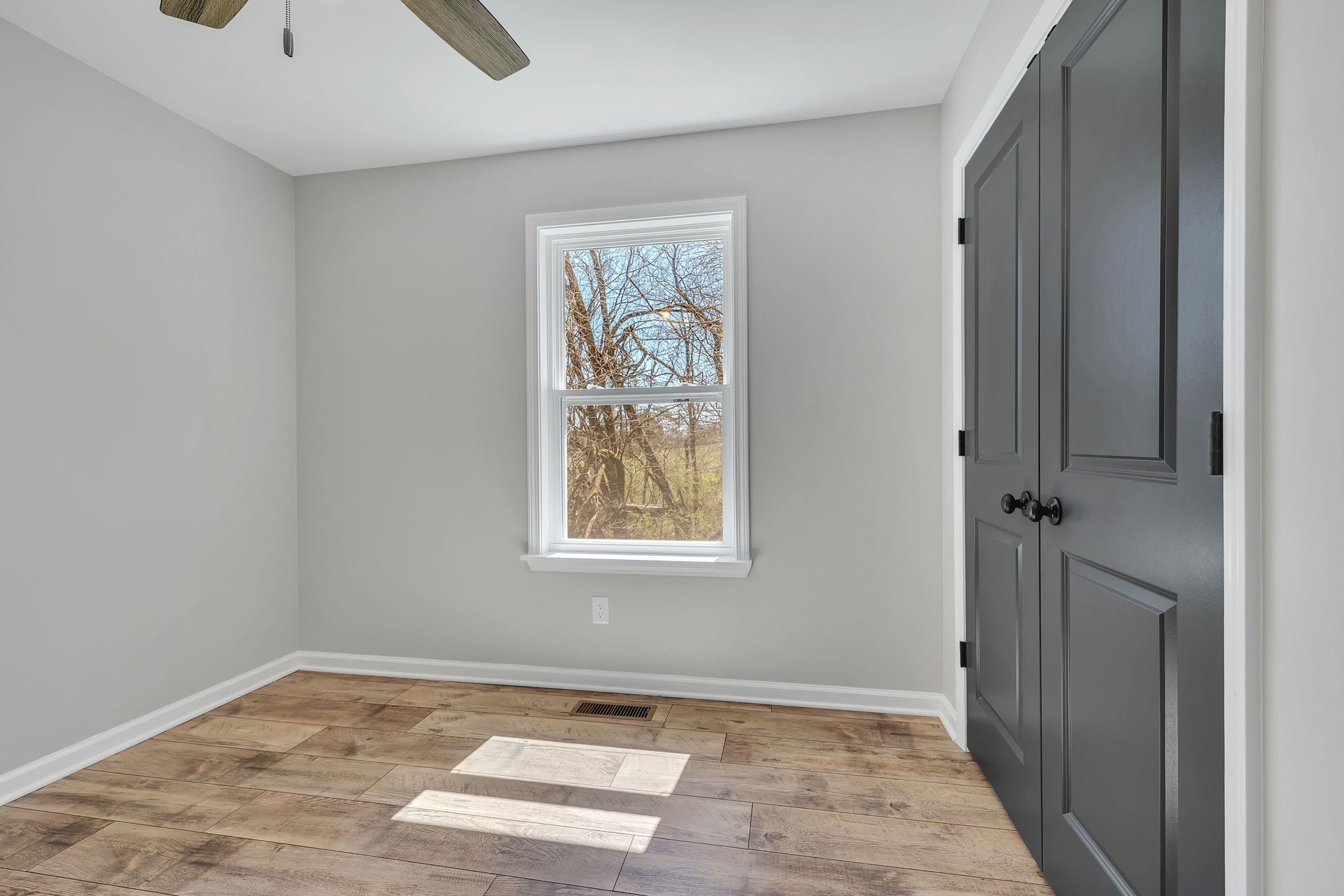 127 Lock 6 Road Hartsville, TN 37074 - Photo 26 of 35 an empty room with windows