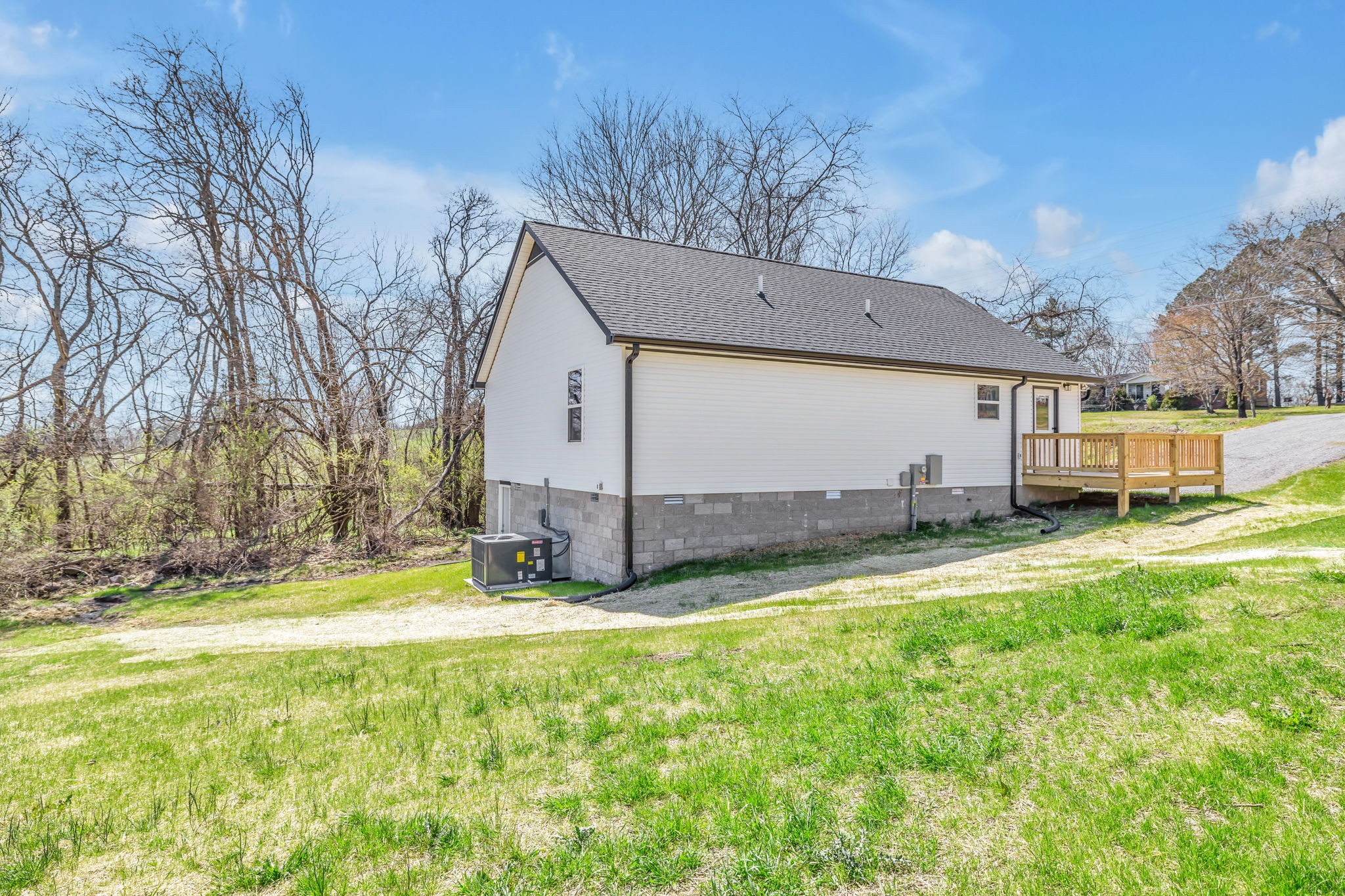 127 Lock 6 Road Hartsville, TN 37074 - Photo 35 of 35 a view of a back yard of the house