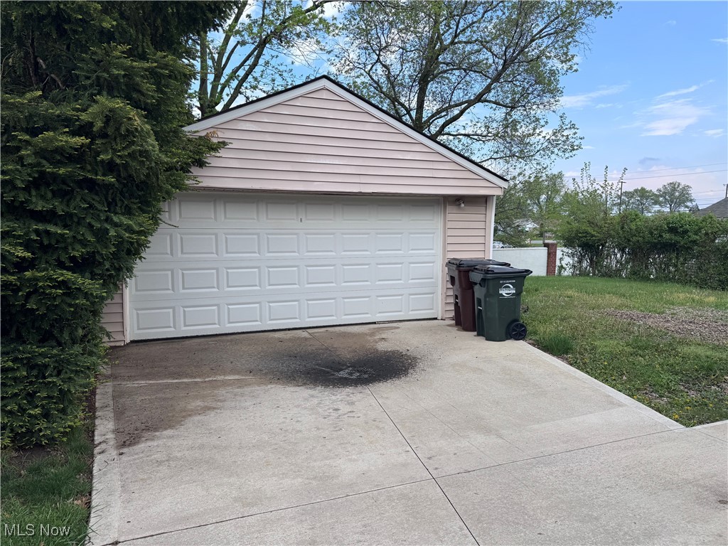 1422 Lorimer Road Cleveland, OH 44134 - Photo 13 of 14