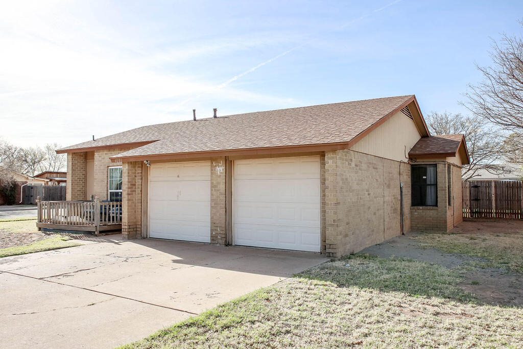 6001 14th Street Lubbock, TX 79416 - Photo 5 of 31 a backyard of a house