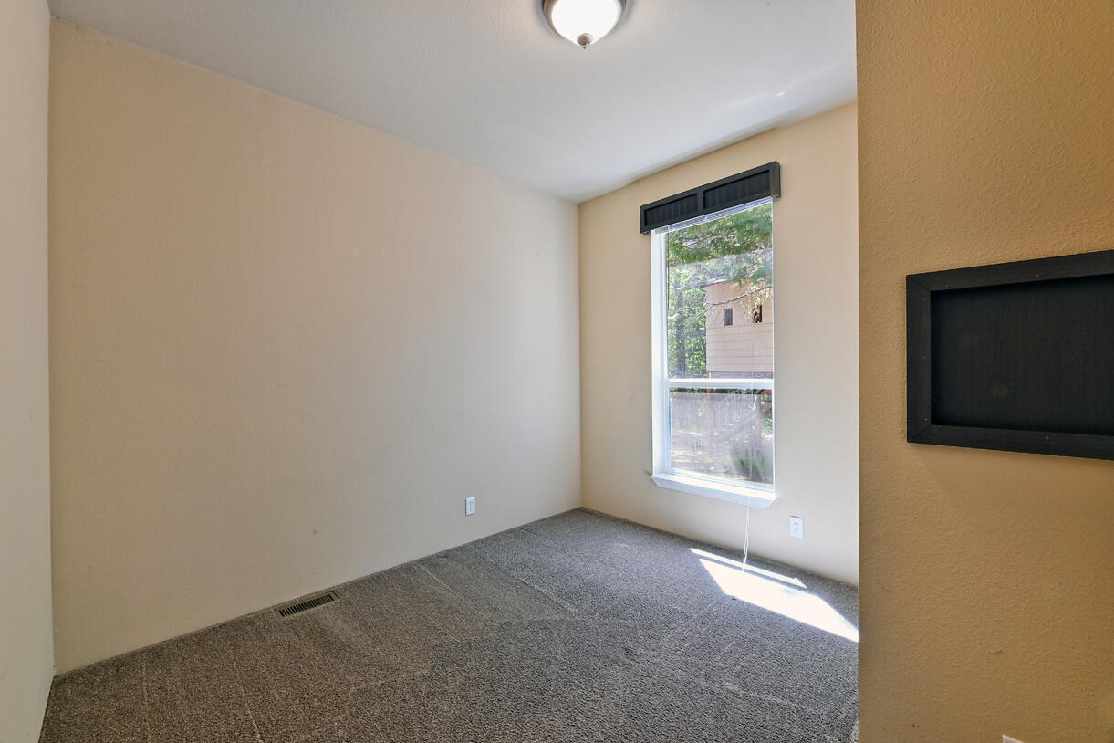 646 Winona Road Grants Pass, OR 97526 - Photo 19 of 40 DSC_9953
