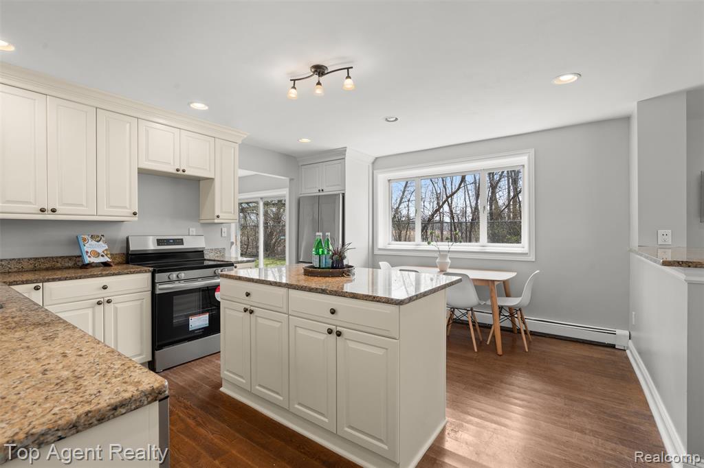 1593 Parke Street Rochester Hills, MI 48307 - Photo 11 of 34