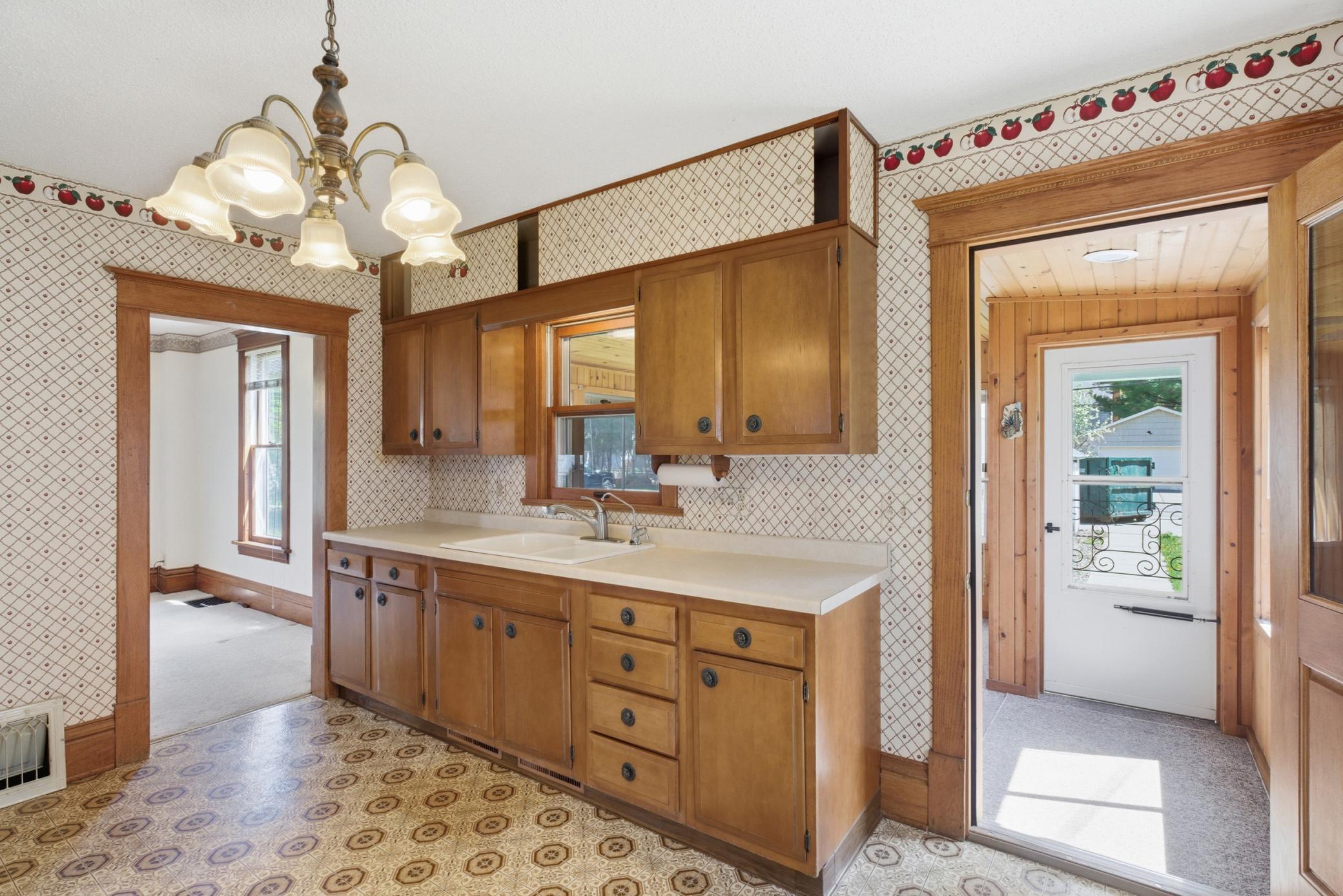 827 7th Avenue Southwest Faribault, MN 55021 - Photo 9 of 29