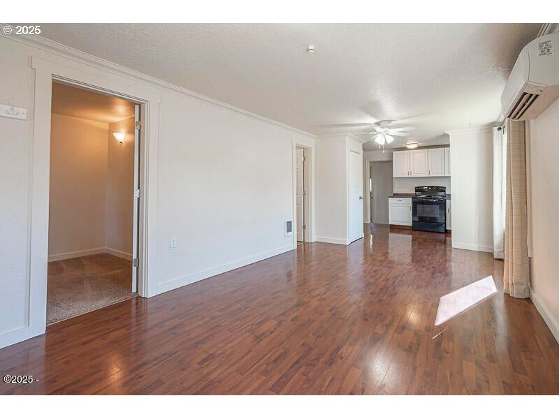 1066 Southwest Ellis Street Dallas, OR 97338 - Photo 5 of 13 Gallery Image 5
