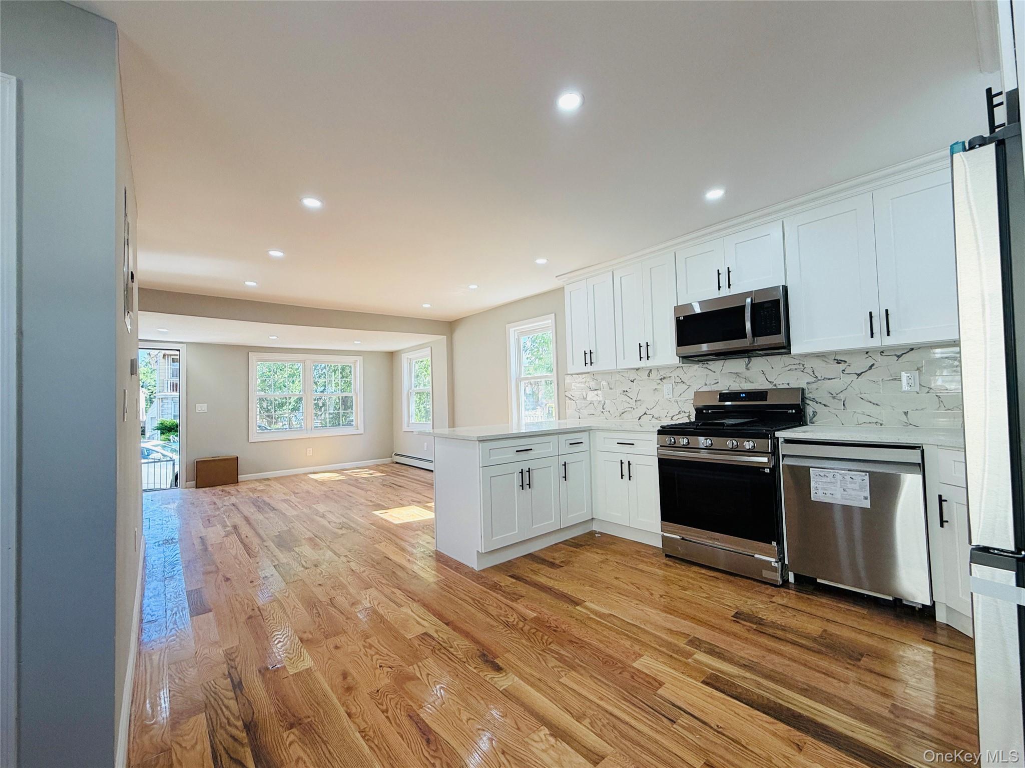 164-21 109th Road Queens, NY 11433 - Photo 4 of 17