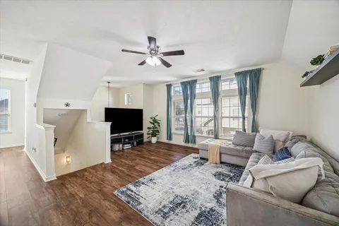 $292,900 | 3332 Home Point Drive, Houston, TX 77091