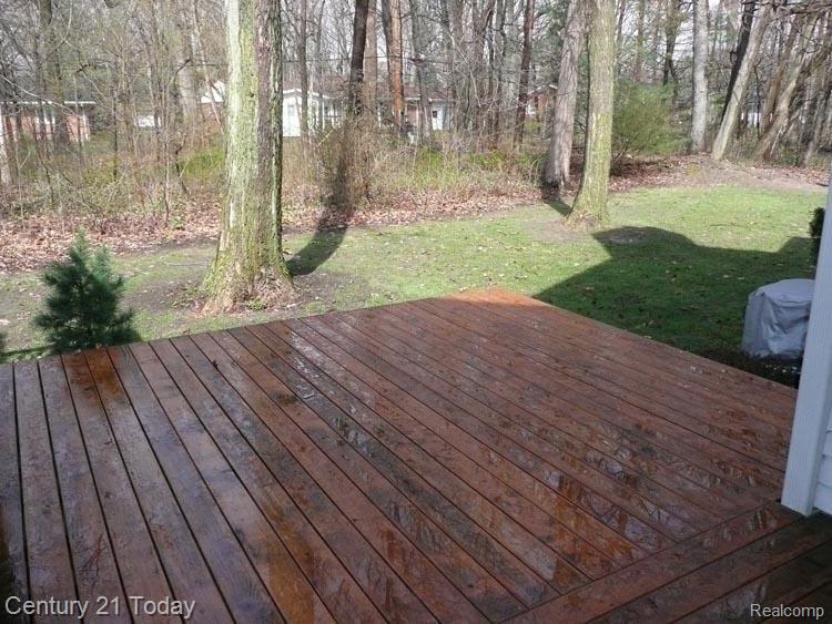 23077 Farmington Road, Unit 14 Farmington, MI 48336 - Photo 20 of 25 Private Back Deck