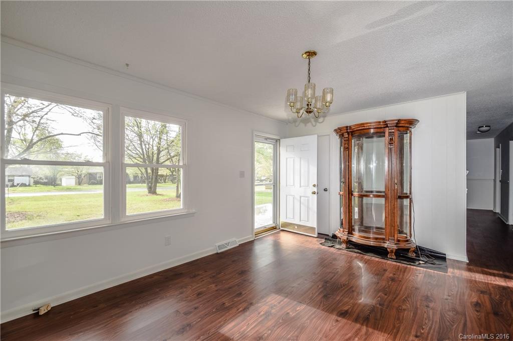 10209 Windrift Road Charlotte, NC 28215 - Photo 8 of 23 Gallery Image 8