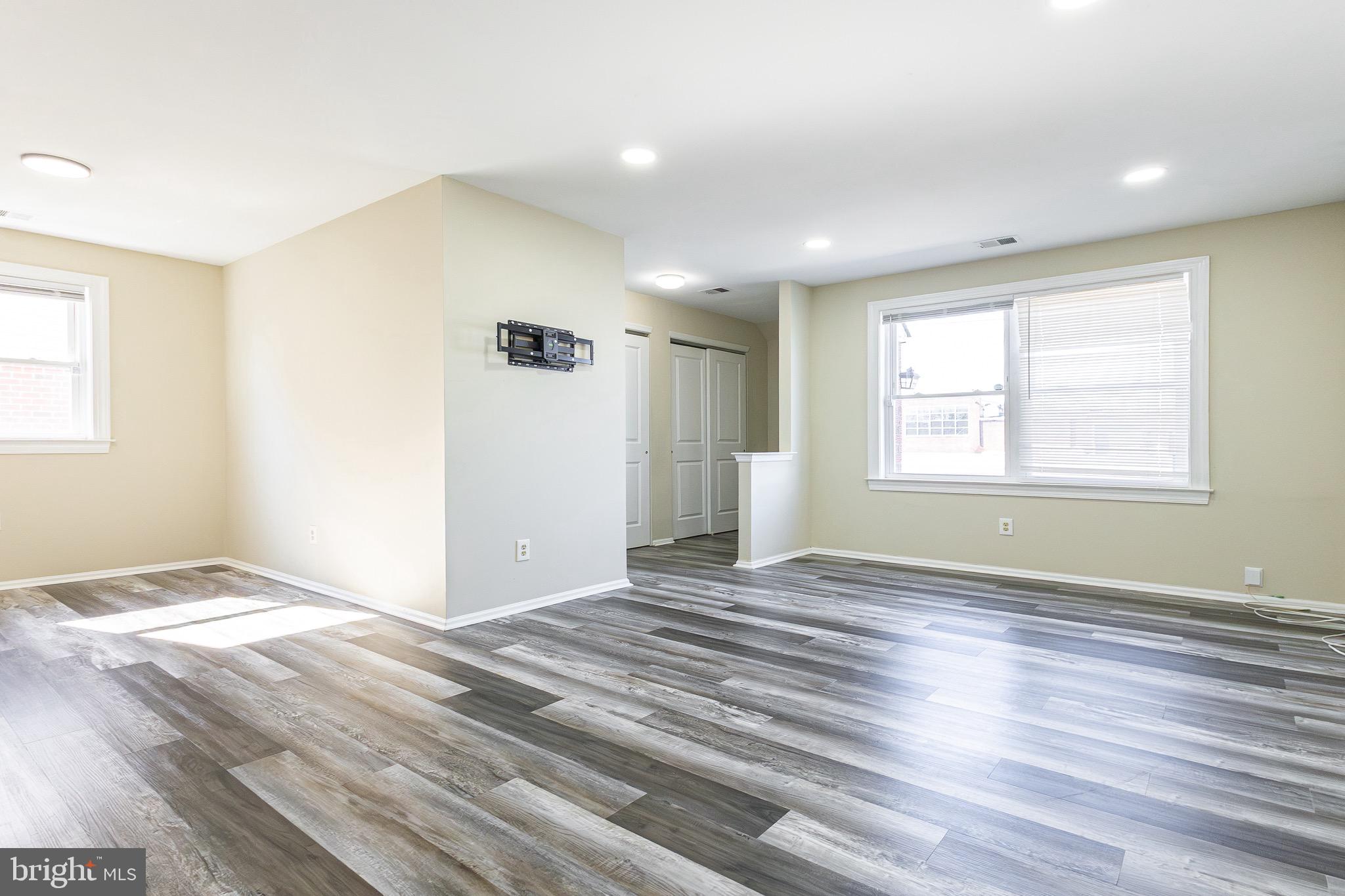 9463 Ashton Road Philadelphia, PA 19114 - Photo 3 of 25 Gallery Image 3