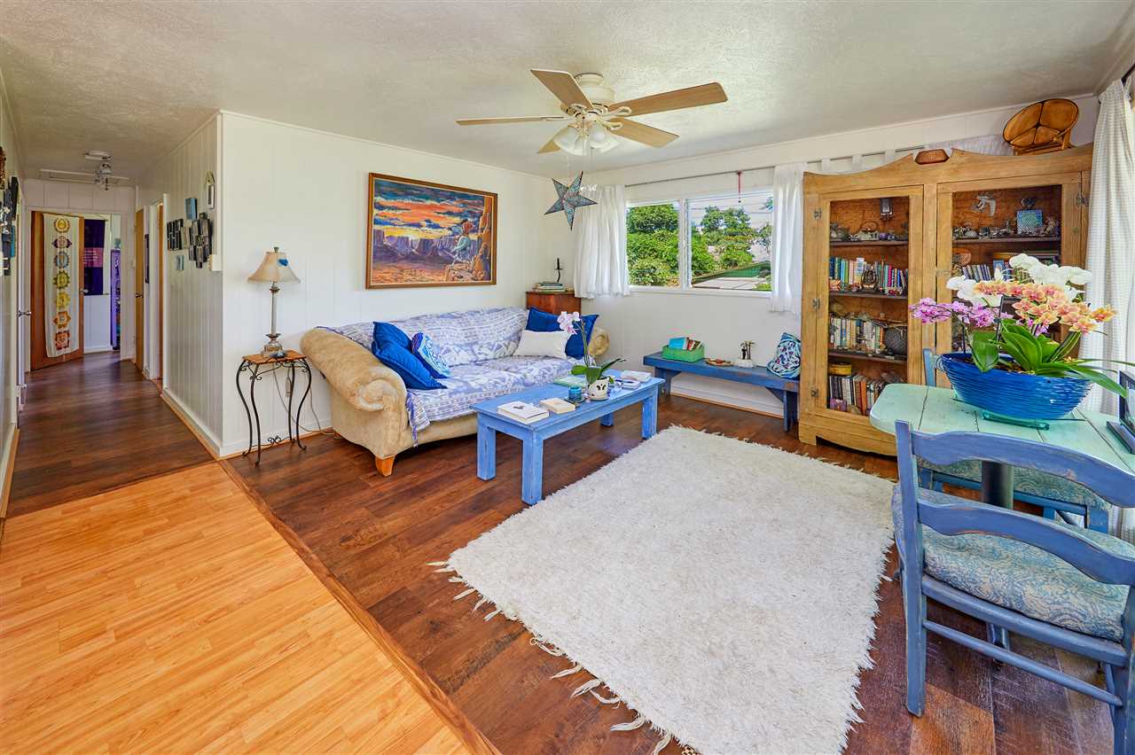 5 Piliwale Road Kula, HI 96790 - Photo 20 of 22 a living room with furniture and wooden floor