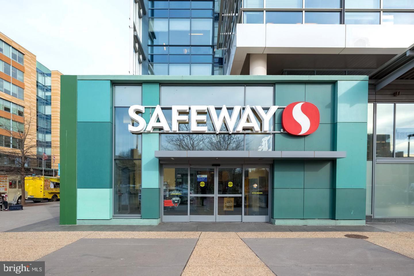 1435 4th Street Southwest, Unit B516 Washington, DC 20024 - Photo 24 of 42 Safeway